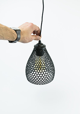 创意黑色镂空的灯具jpg